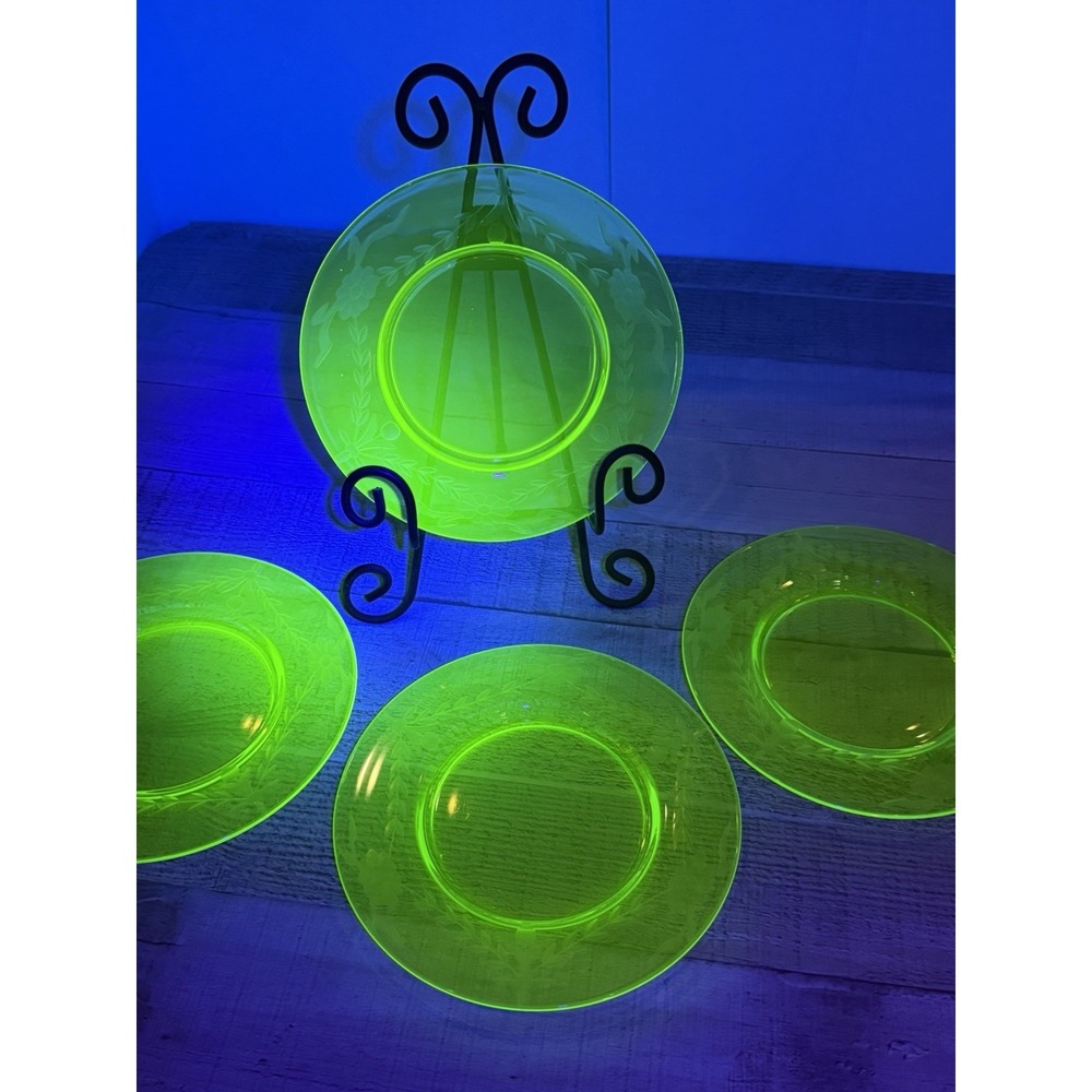 Vtg Uranium Glass Salad Plates Set of 4 Etched Floral Green Depression Glass UV
